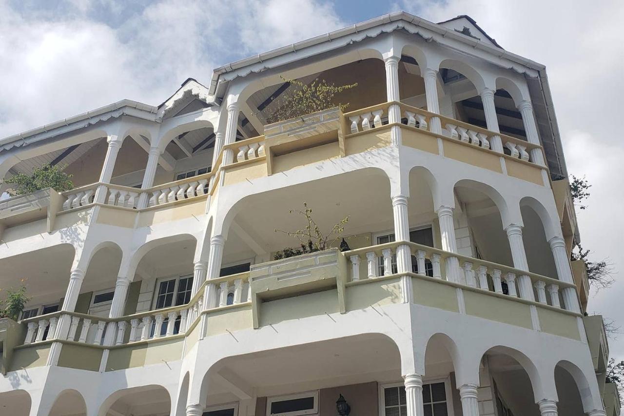 Unit 4 Private Apartment - Roseau Bagian luar foto